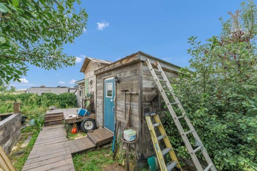 210 Dunbar Avenue West, Bow Island, AB - Outdoor With Deck Patio Veranda