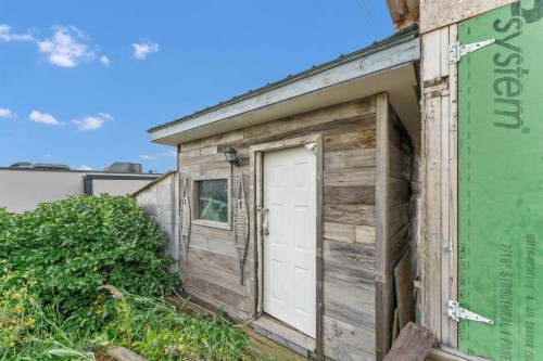 210 Dunbar Avenue West, Bow Island, AB - Outdoor