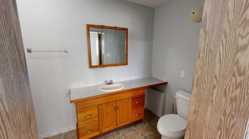 1239 41 Avenue North, Lethbridge, AB - Indoor Photo Showing Bathroom