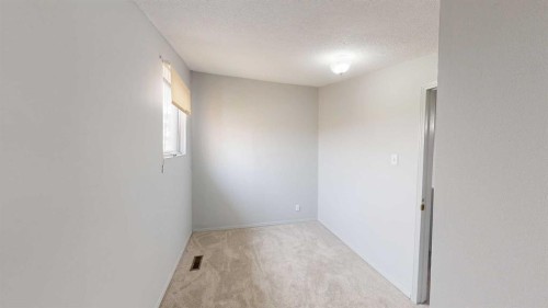 1239 41 Avenue North, Lethbridge, AB - Indoor Photo Showing Other Room