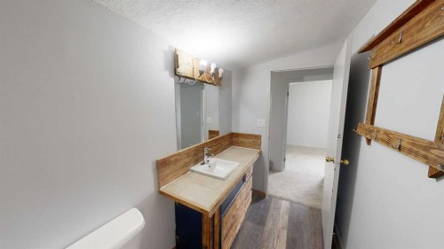 1239 41 Avenue North, Lethbridge, AB - Indoor Photo Showing Bathroom