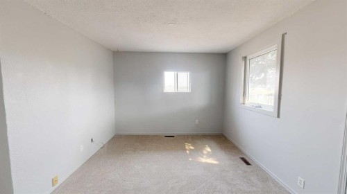 1239 41 Avenue North, Lethbridge, AB - Indoor Photo Showing Other Room