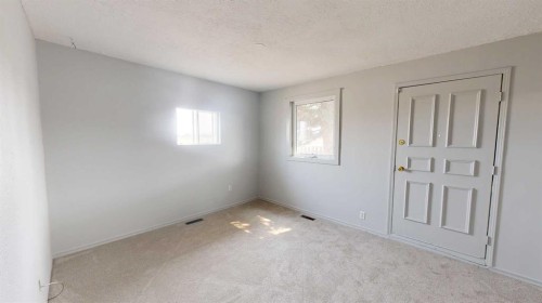 1239 41 Avenue North, Lethbridge, AB - Indoor Photo Showing Other Room