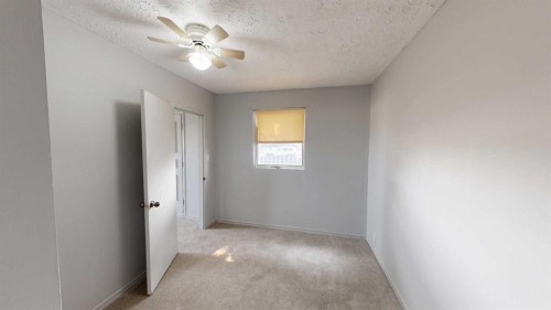 1239 41 Avenue North, Lethbridge, AB - Indoor Photo Showing Other Room