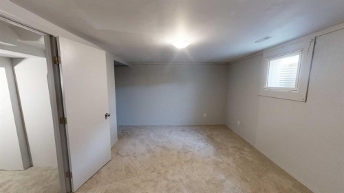 1239 41 Avenue North, Lethbridge, AB - Indoor Photo Showing Other Room