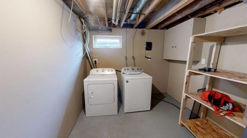 1239 41 Avenue North, Lethbridge, AB - Indoor Photo Showing Laundry Room