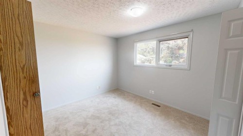 1239 41 Avenue North, Lethbridge, AB - Indoor Photo Showing Other Room