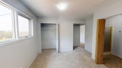 1239 41 Avenue North, Lethbridge, AB - Indoor Photo Showing Other Room