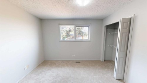 1239 41 Avenue North, Lethbridge, AB - Indoor Photo Showing Other Room