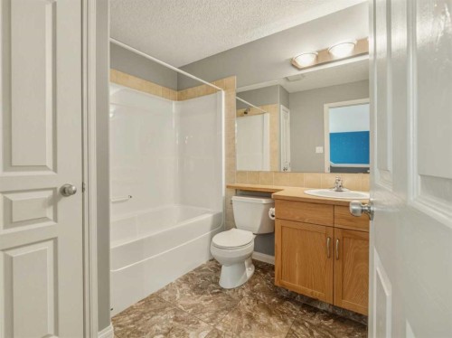 34 Heritage Green West, Lethbridge, AB - Indoor Photo Showing Bathroom
