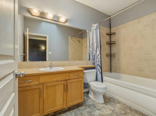 34 Heritage Green West, Lethbridge, AB - Indoor Photo Showing Bathroom