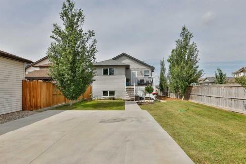 1002 Alice Birch Point North, Lethbridge, AB - Outdoor