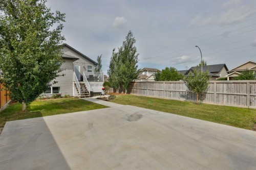 1002 Alice Birch Point North, Lethbridge, AB - Outdoor