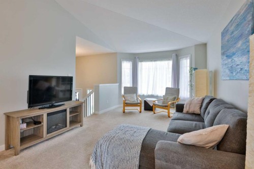 1002 Alice Birch Point North, Lethbridge, AB - Indoor Photo Showing Living Room