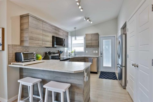1002 Alice Birch Point North, Lethbridge, AB - Indoor Photo Showing Kitchen With Stainless Steel Kitchen