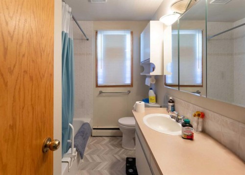 1114 11 Avenue North, Lethbridge, AB - Indoor Photo Showing Bathroom