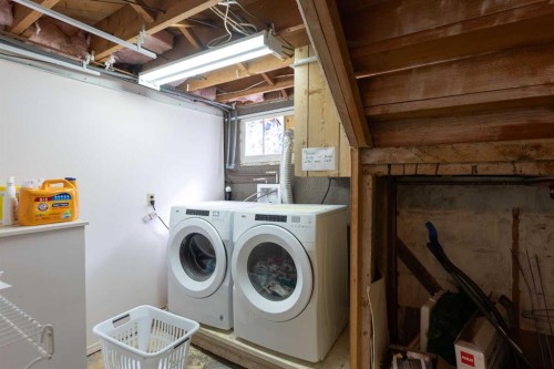 1114 11 Avenue North, Lethbridge, AB - Indoor Photo Showing Laundry Room