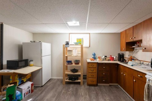 1114 11 Avenue North, Lethbridge, AB - Indoor Photo Showing Kitchen