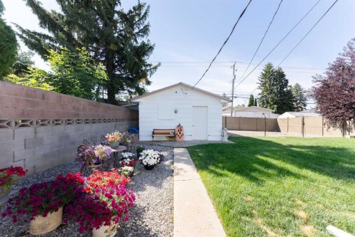 1114 11 Avenue North, Lethbridge, AB - Outdoor