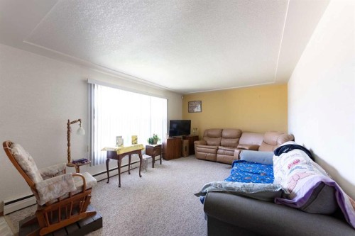 1114 11 Avenue North, Lethbridge, AB - Indoor Photo Showing Living Room