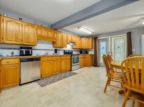 5723 54 St, Taber, AB - Indoor Photo Showing Kitchen