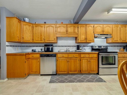 5723 54 St, Taber, AB - Indoor Photo Showing Kitchen