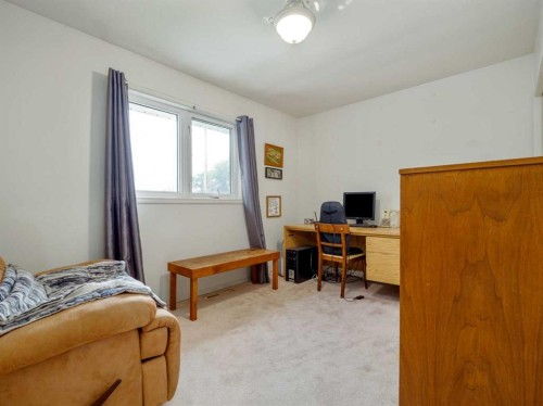 5723 54 St, Taber, AB - Indoor Photo Showing Bedroom
