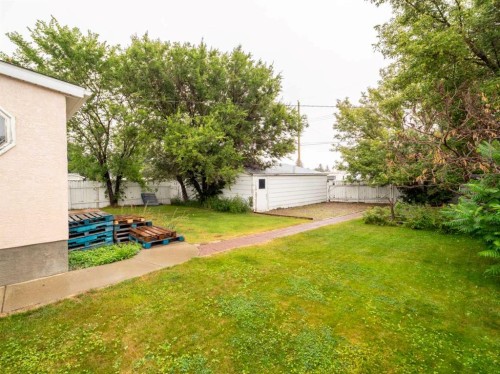 5723 54 St, Taber, AB - Outdoor