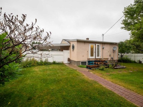 5723 54 St, Taber, AB - Outdoor