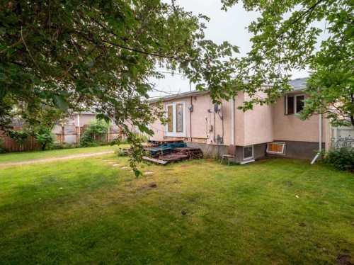 5723 54 St, Taber, AB - Outdoor