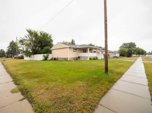 5723 54 St, Taber, AB - Outdoor