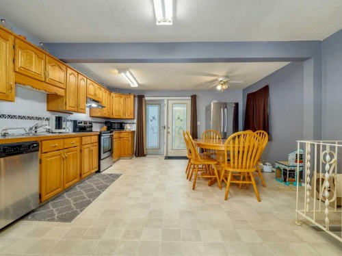 5723 54 St, Taber, AB - Indoor Photo Showing Kitchen