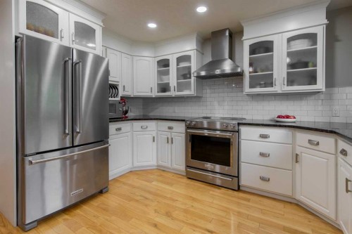 80 N 250 E, Raymond, AB - Indoor Photo Showing Kitchen With Stainless Steel Kitchen