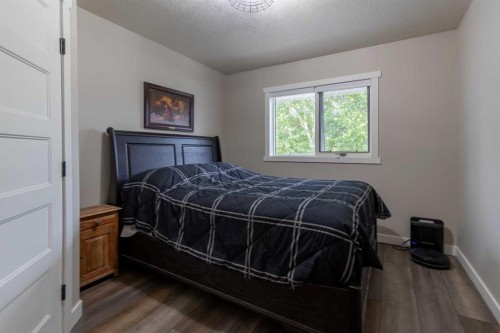 80 N 250 E, Raymond, AB - Indoor Photo Showing Bedroom