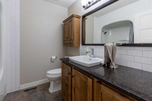 80 N 250 E, Raymond, AB - Indoor Photo Showing Bathroom