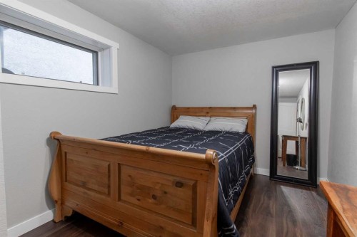 80 N 250 E, Raymond, AB - Indoor Photo Showing Bedroom