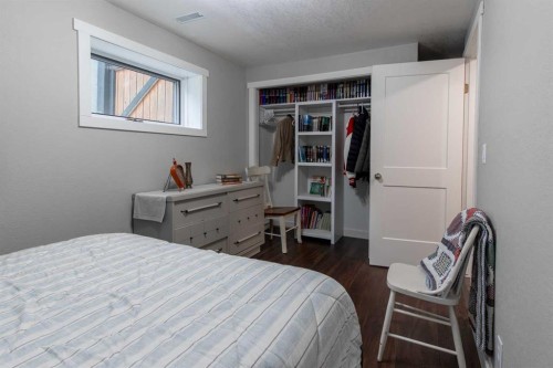 80 N 250 E, Raymond, AB - Indoor Photo Showing Bedroom