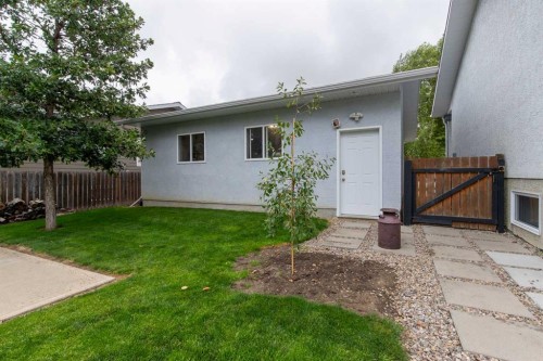 80 N 250 E, Raymond, AB - Outdoor