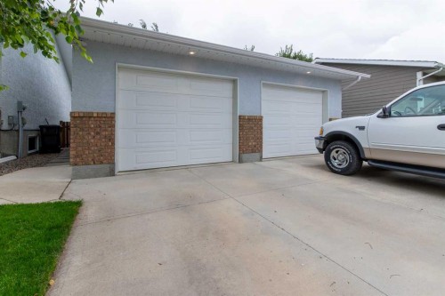 80 N 250 E, Raymond, AB - Outdoor With Exterior