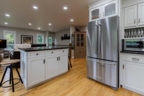 80 N 250 E, Raymond, AB - Indoor Photo Showing Kitchen With Stainless Steel Kitchen