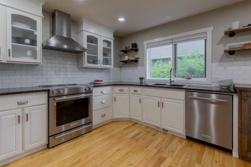 80 N 250 E, Raymond, AB - Indoor Photo Showing Kitchen With Stainless Steel Kitchen With Double Sink