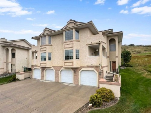 33 Canyon Court WEST Lethbridge, AB T1K 6V1