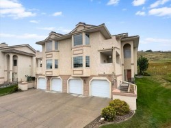 33 Canyon Court WEST Lethbridge, AB T1K 6V1