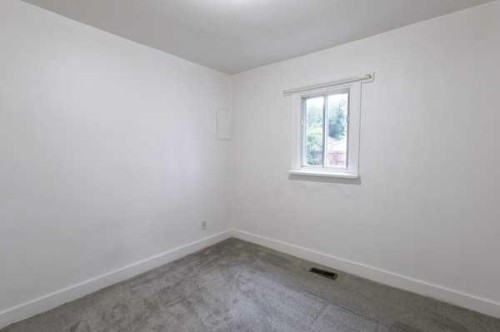 5304 56, Taber, AB - Indoor Photo Showing Other Room