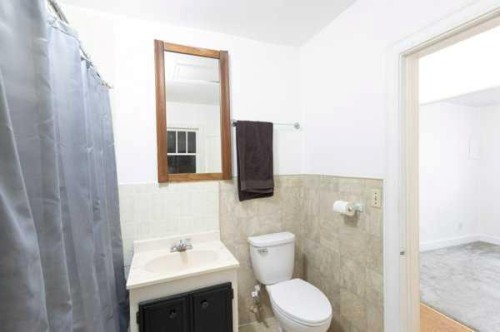 5304 56, Taber, AB - Indoor Photo Showing Bathroom