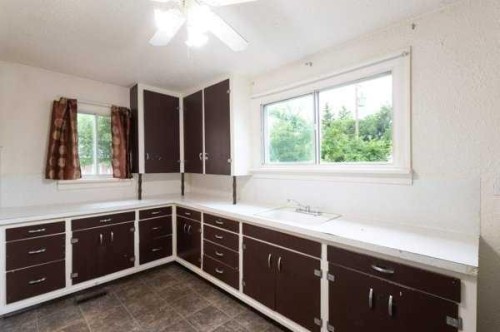 5304 56, Taber, AB - Indoor