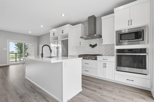 304 Grassland Boulevard West, Lethbridge, AB - Indoor Photo Showing Kitchen With Upgraded Kitchen