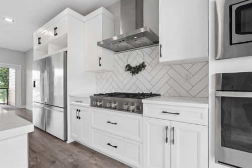 304 Grassland Boulevard West, Lethbridge, AB - Indoor Photo Showing Kitchen With Upgraded Kitchen