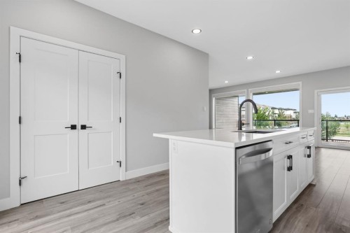 304 Grassland Boulevard West, Lethbridge, AB - Indoor Photo Showing Kitchen