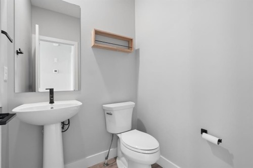 304 Grassland Boulevard West, Lethbridge, AB - Indoor Photo Showing Bathroom